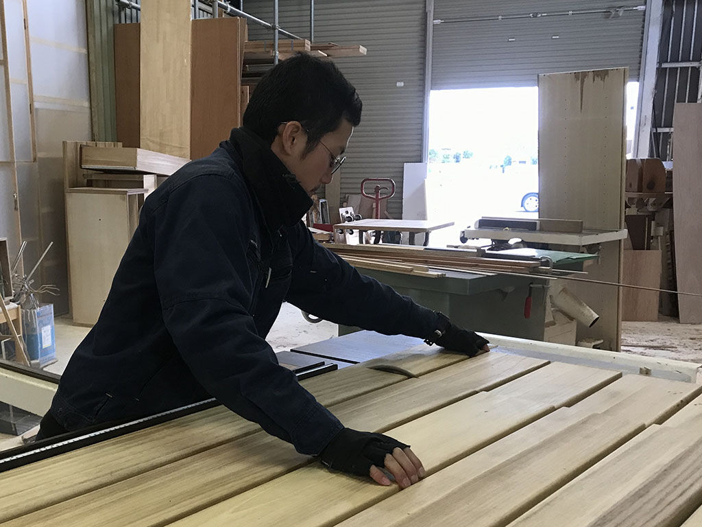 クイーンサイズのベッドをシングルサイズにリメイク作業写真