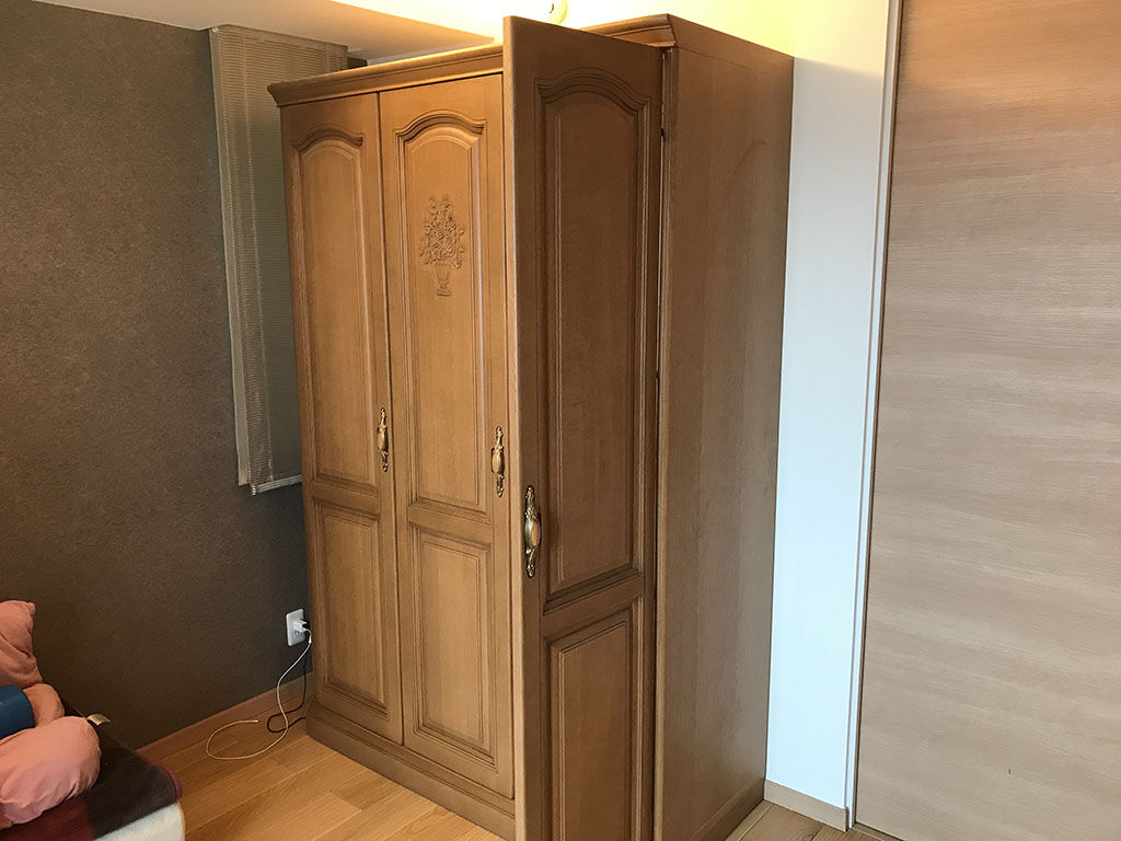 本棚にリメイクしたいとご希望いただいた婚礼家具の洋服タンス