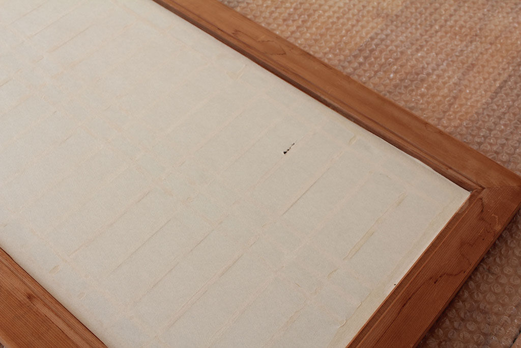 リメイクにあたり裏張りの障子紙を張り替え