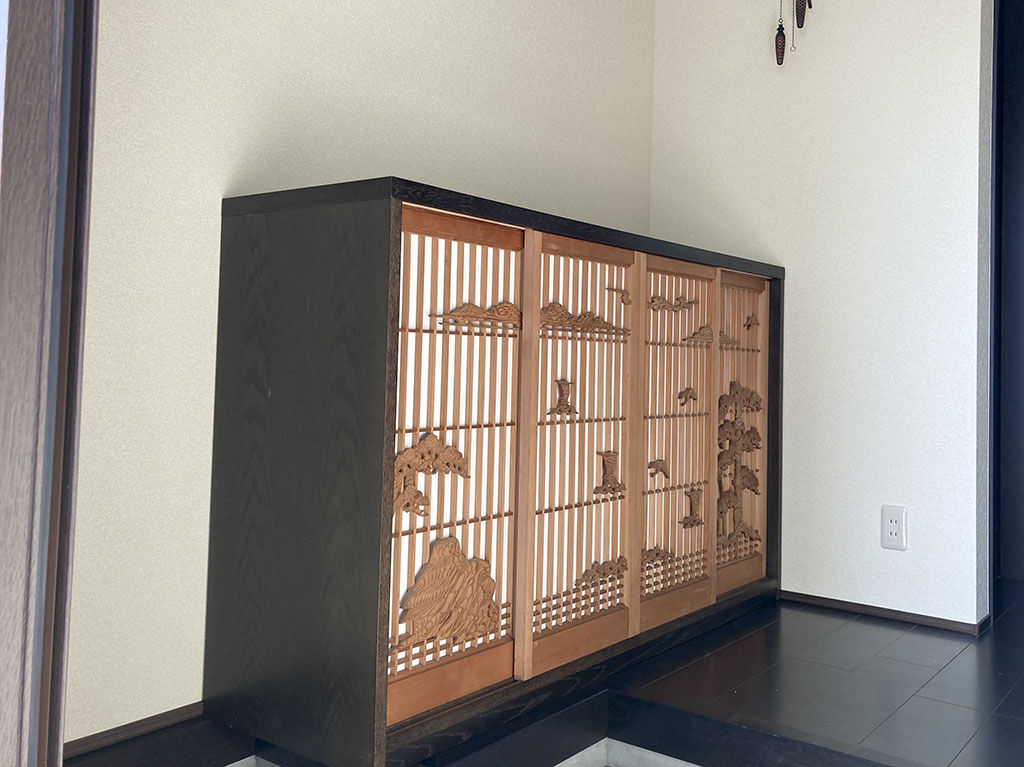 お客様のご新居に納品させていただいた書院障子をリメイクした下駄箱