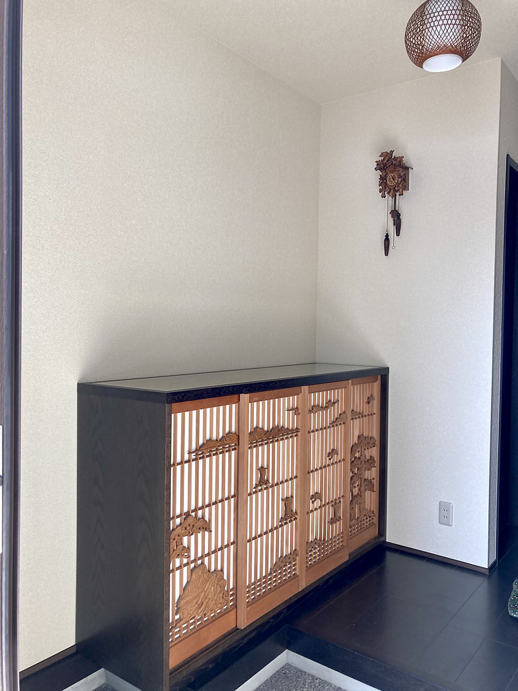 お客様宅に納品させていただいた書院障子をリメイクした下駄箱