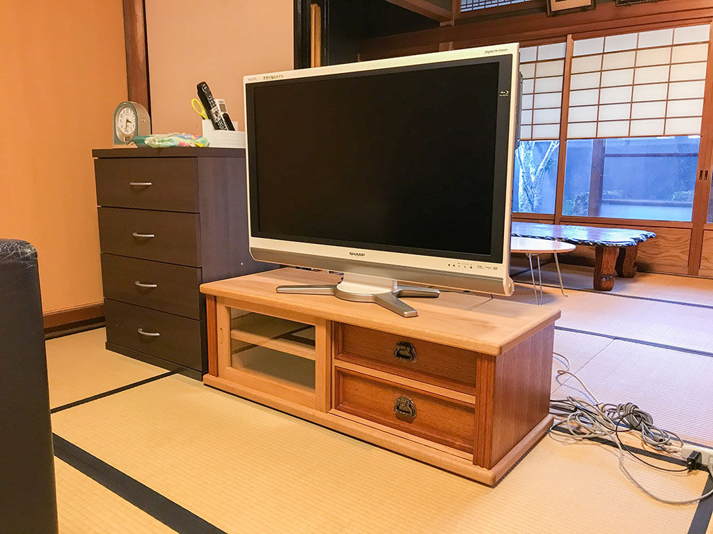 和室に納品させていただいた婚礼タンスからリメイクしたテレビ台