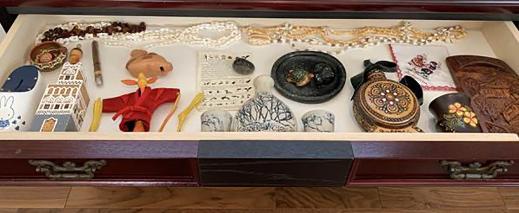 リメイクさせていただいた家具の中に綺麗に飾られたお客様の思い出の品