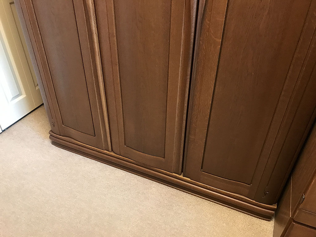 3枚扉の婚礼洋服タンス下部