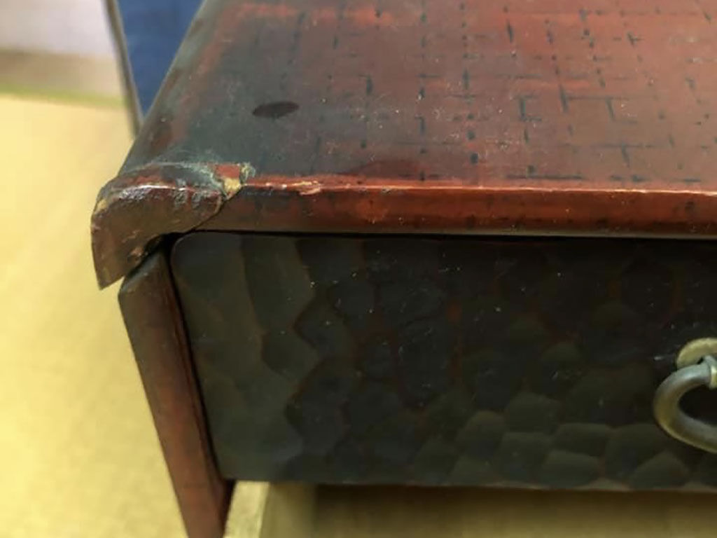 本体の角が割れてしまっていた鎌倉彫の引き出し