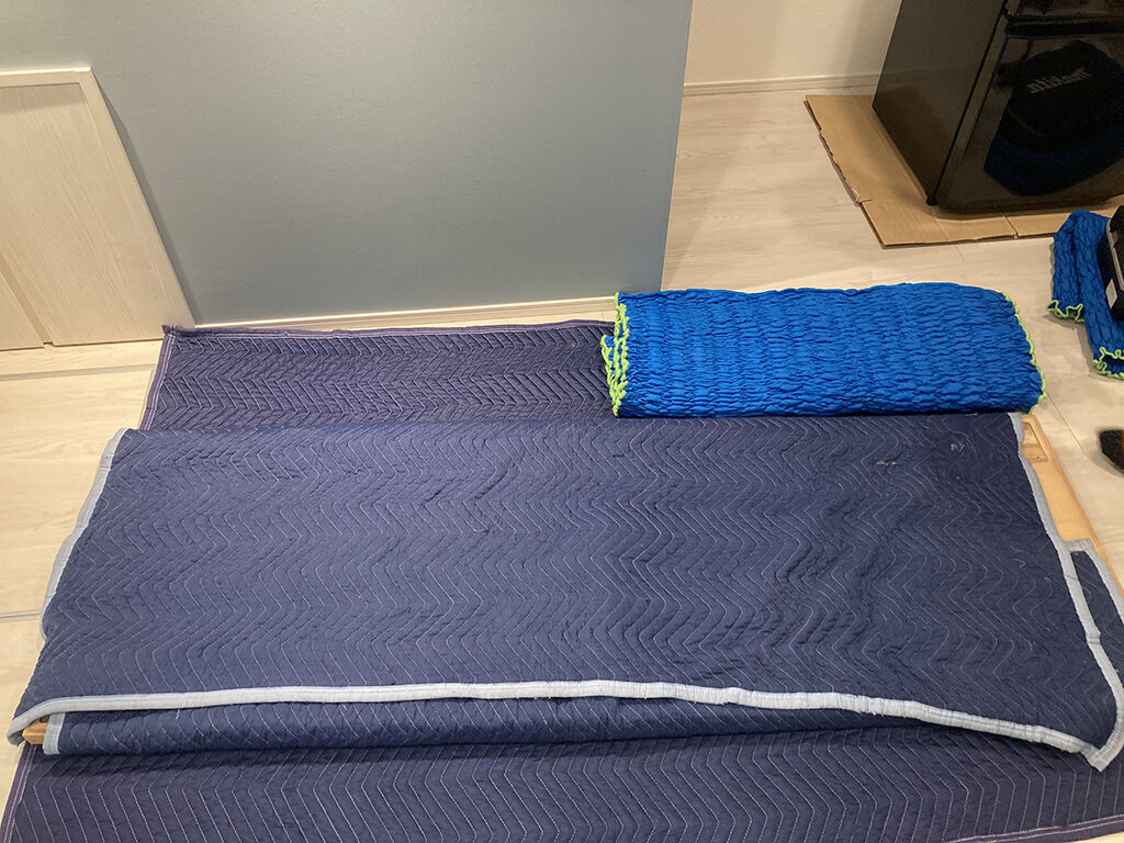 お客様宅にオーダーメイドのダイニングテーブルを納品