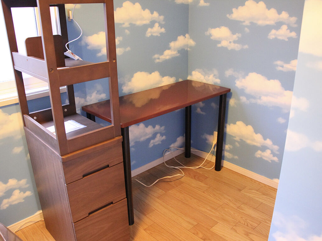 空柄壁紙のお部屋に納品させていただいたリメイクデスク