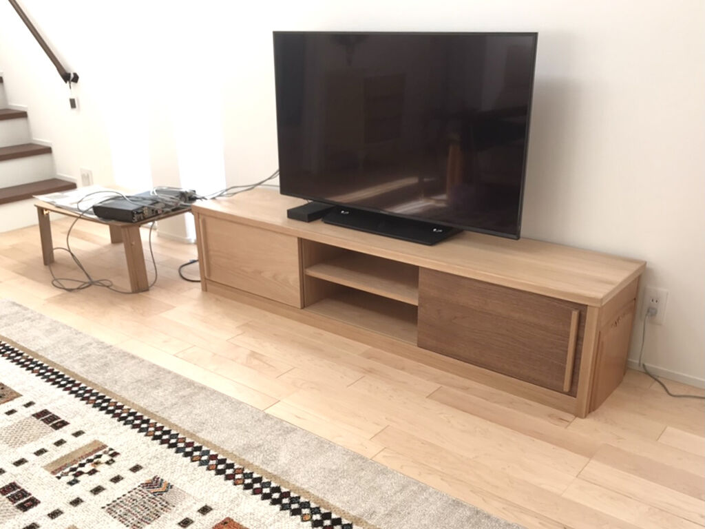 お客様宅でテレビを設置したテレビボード