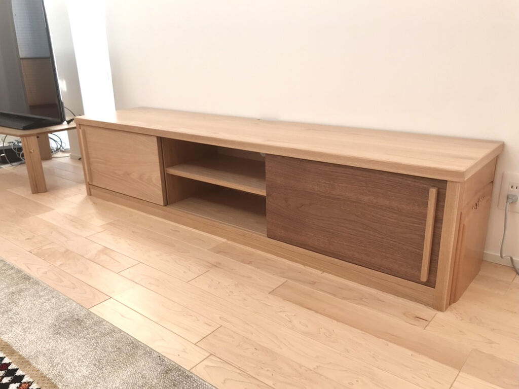 お客様宅に納品させていただいた和タンスの扉をリメイクしたテレビボード