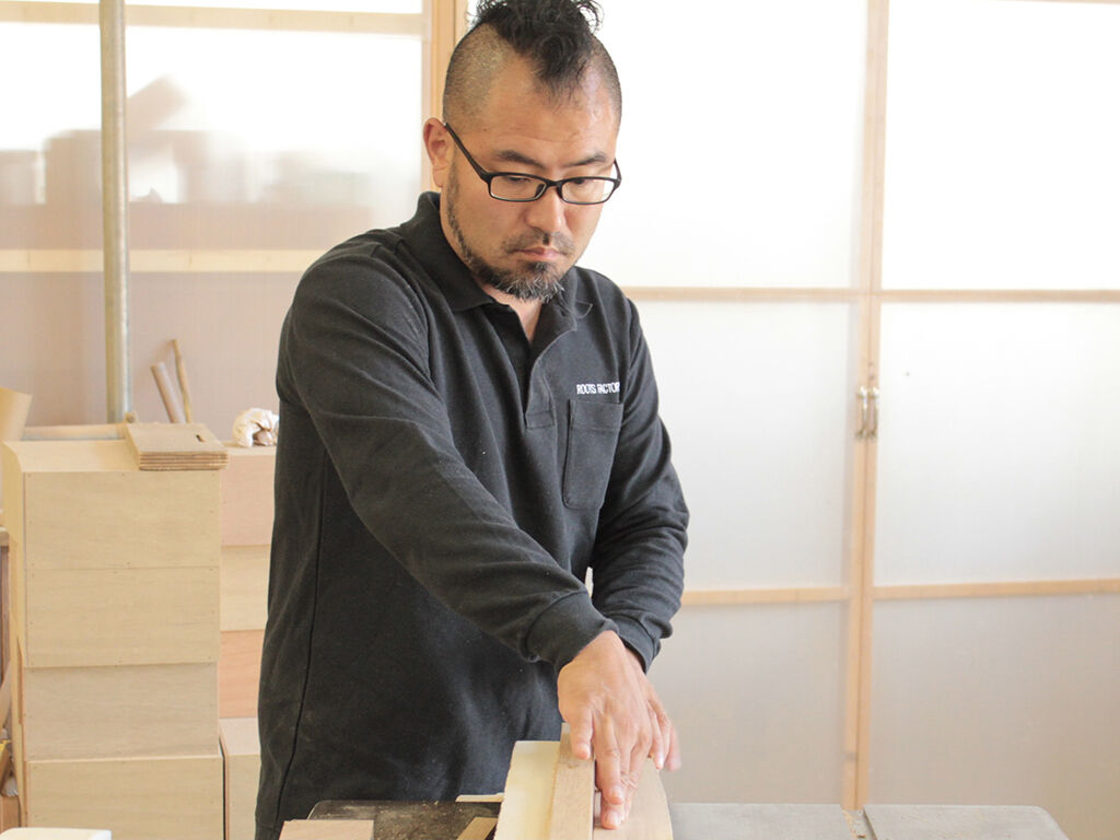 お客様の理想を実現できるよう家具デザインを考える家具作りたいおっさん