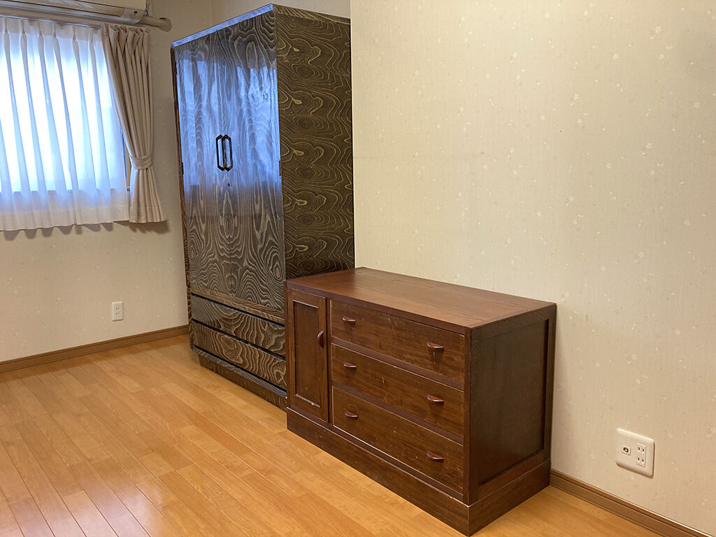 洋服タンスからリメイクしたリビングボードと和タンスからリメイクしたテレビ台を同じお部屋に納品