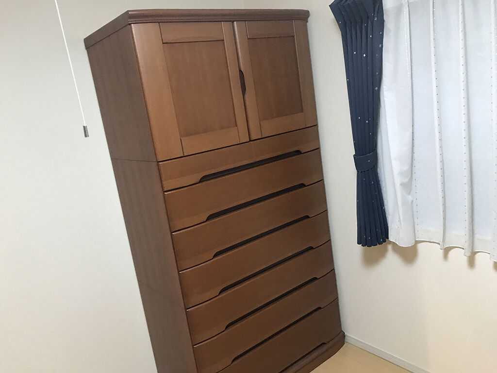 寝室に置けるようにリメイクしたいとご相談いただいた婚礼家具の和タンス