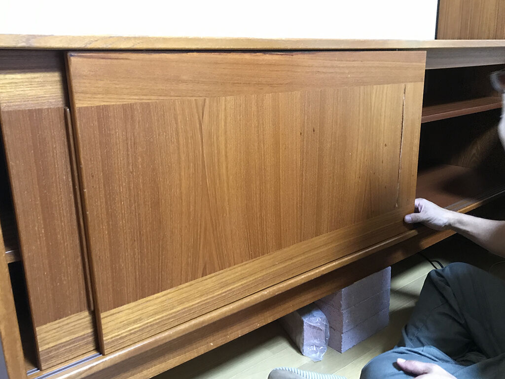 本体中央のたわみを支えるためにレンガを置かれていたお客様