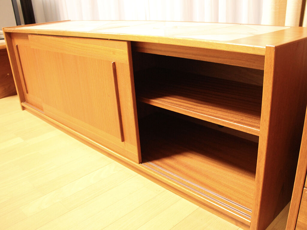 本体の歪み・たわみが直り引き戸を開け閉めしやすくなったリビングボード