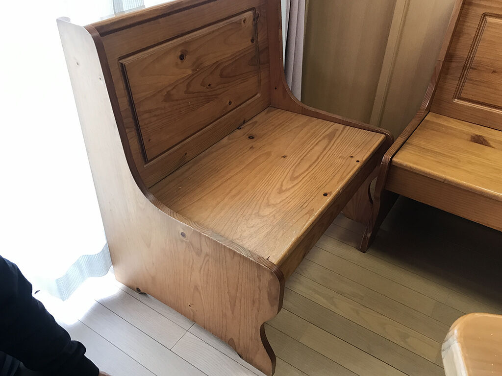 ベンチの側板を活かして椅子型の飾り棚にリメイクしてほしいとのご依頼