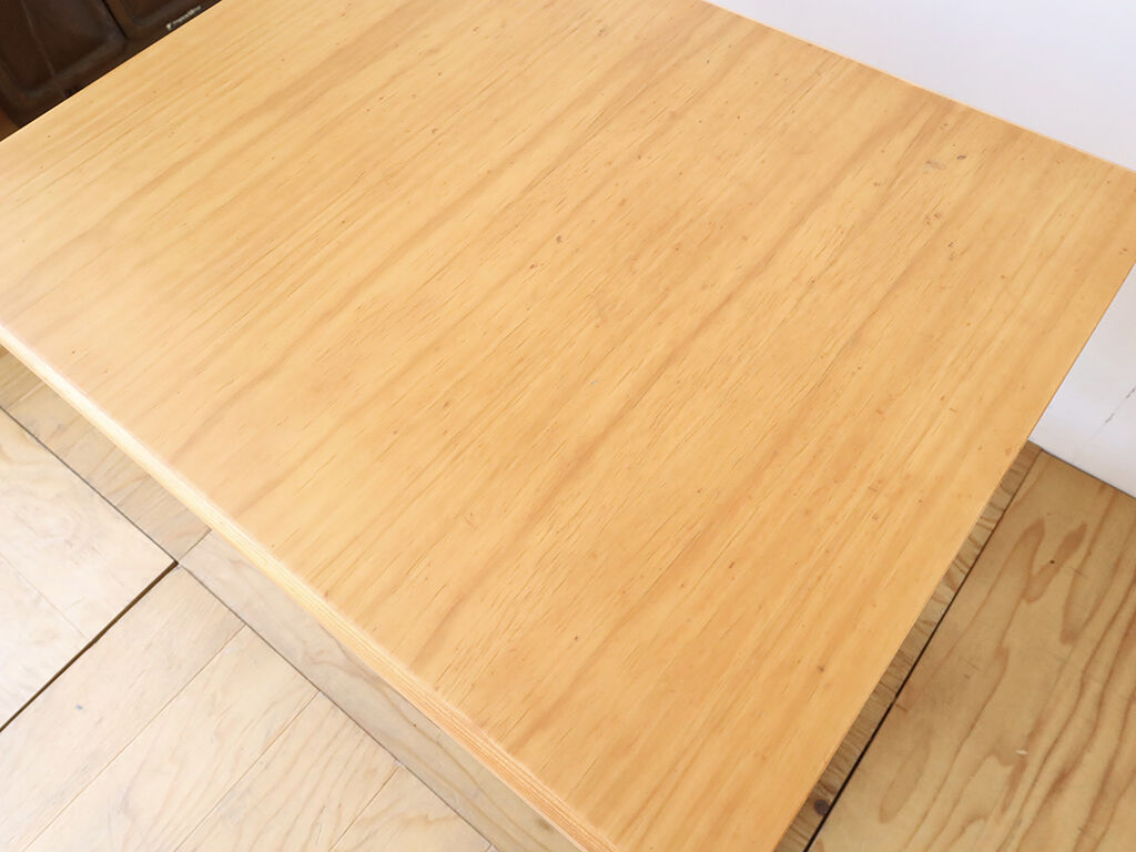 綺麗に磨き上げた突き板の天板