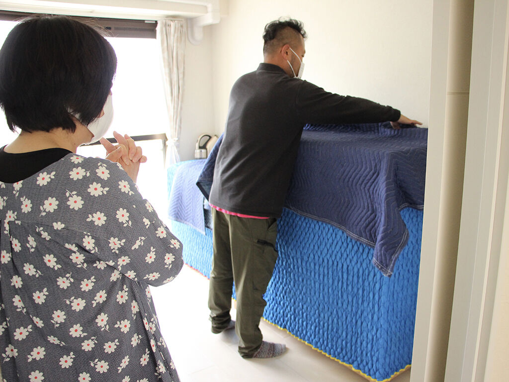 納品の様子を手を握って見ていらっしゃったお客様