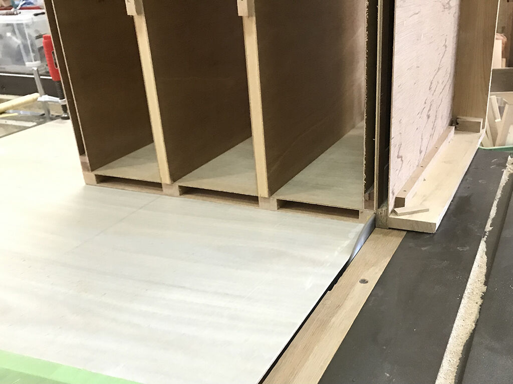 フラッシュ構造で中が空洞になっているタンスの部材