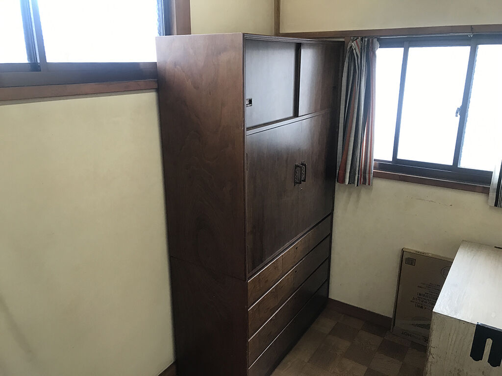 お客様のお家で和タンスのリメイクのお打ち合わせ