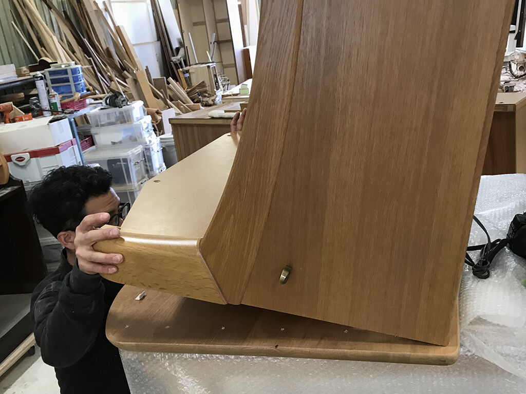 学習机の天板や脚フレームを分解してからリサイズ作業