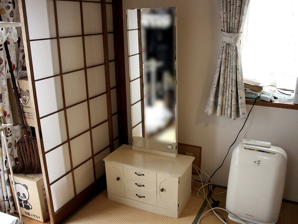和風&フレンチカントリー調にリメイクした鏡台を畳の和室に設置