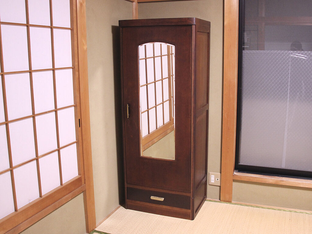 リメイクした洋服タンスをお客様のご自宅3階の和室に設置