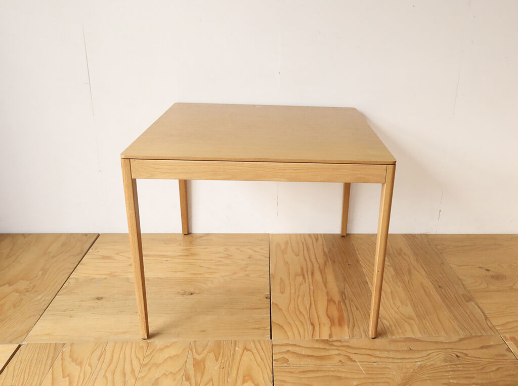 リメイクのご依頼をいただいた90cm×90cmの正方形ダイニングテーブル