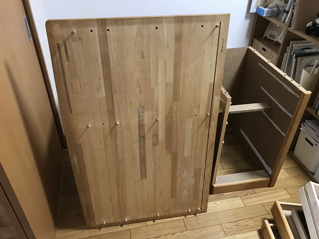 学習机を分解して天板を外した状態
