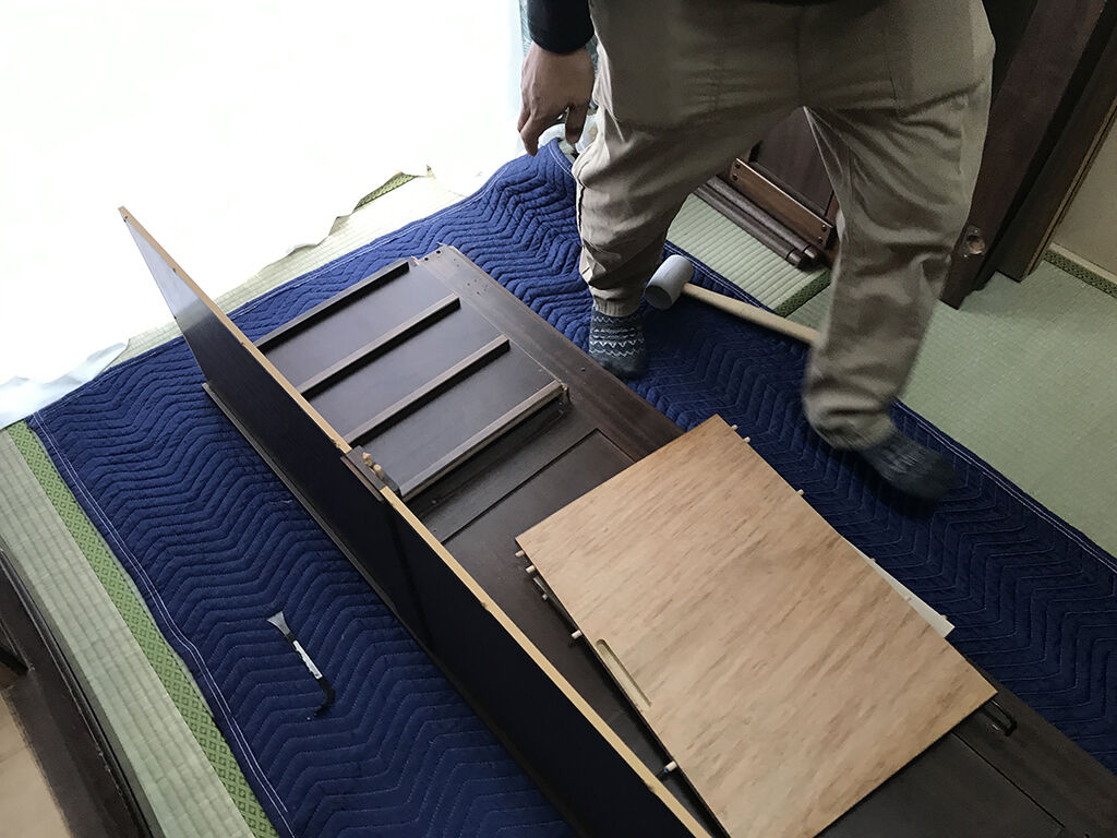 「名人芸ですね!」と言っていただいた家具解体の様子