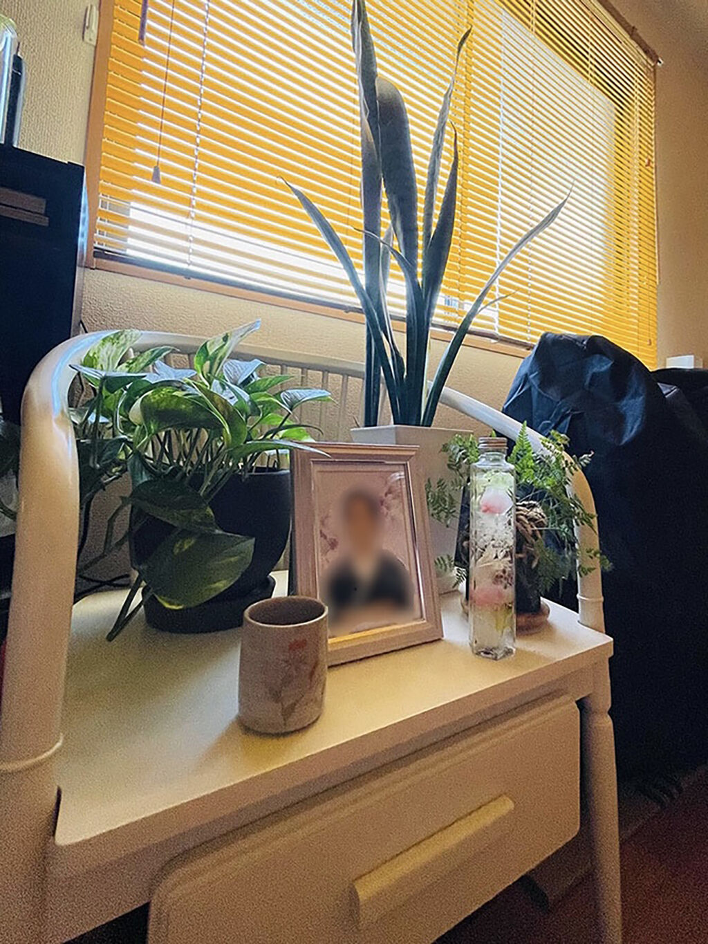 亡くなったお母様の思い出のお品がいっぱいの花台
