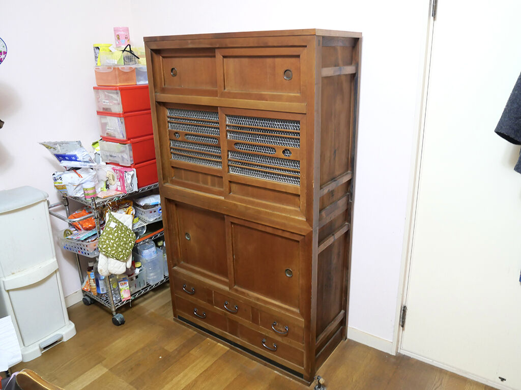 お客様宅に納品させていただいたレストア後の水屋