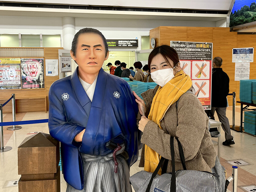坂本龍馬とツーショットを撮ってもらったユリマタタ