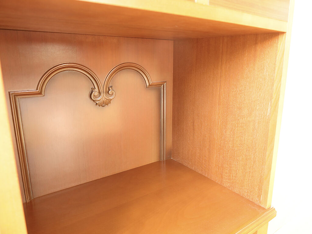 婚礼タンスの扉を活かしたお手元供養台の背板