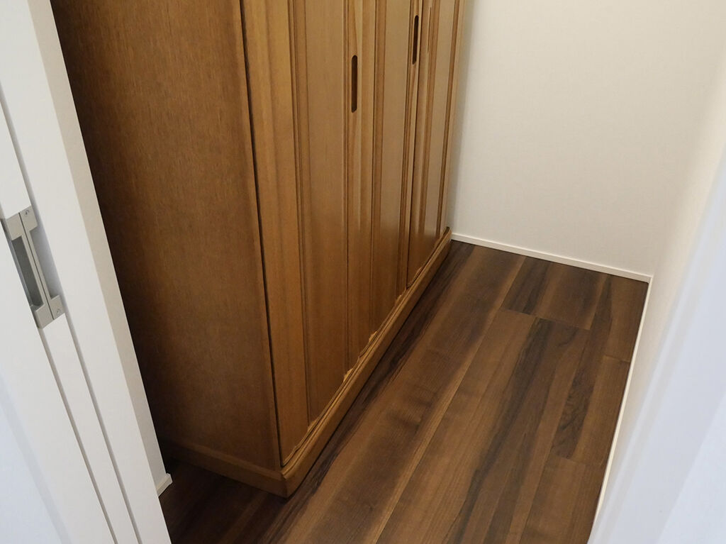 お客様のご新居に無事収まった婚礼家具の洋服タンス下部