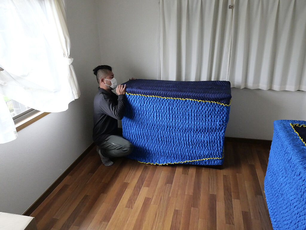 リメイクした家具の納品の様子