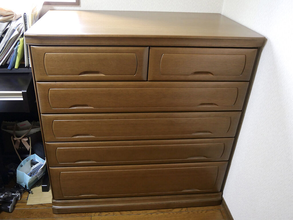 元と同じお部屋に納品したリメイク後の整理タンス