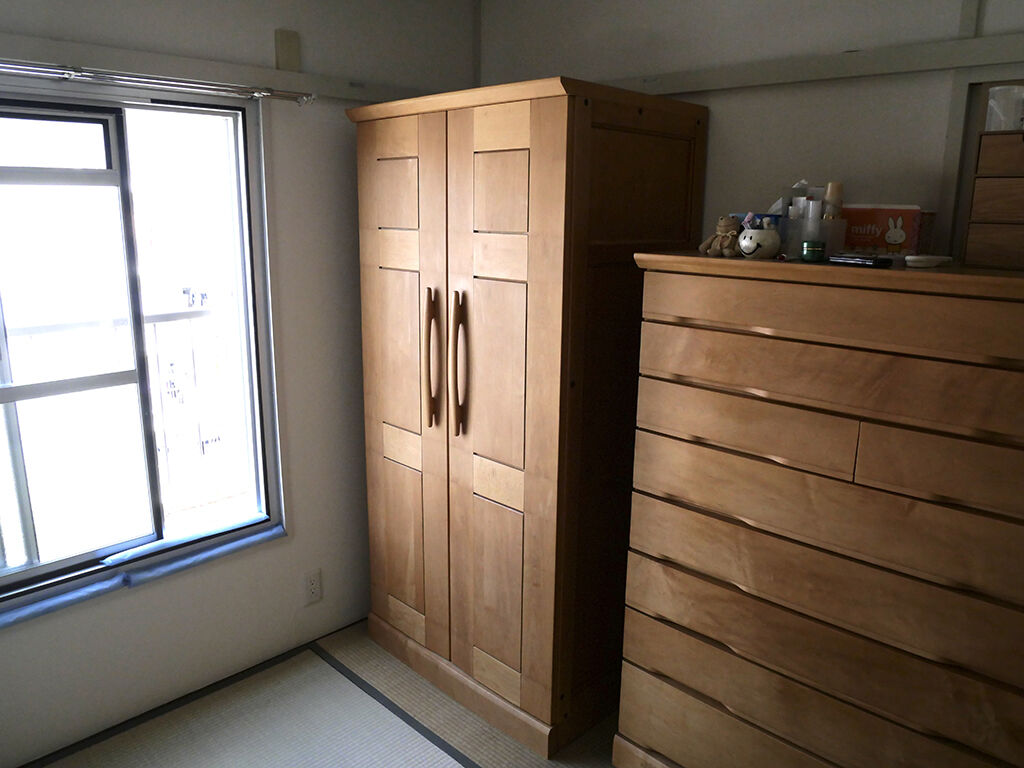 お部屋で組み立て設置した洋服タンス