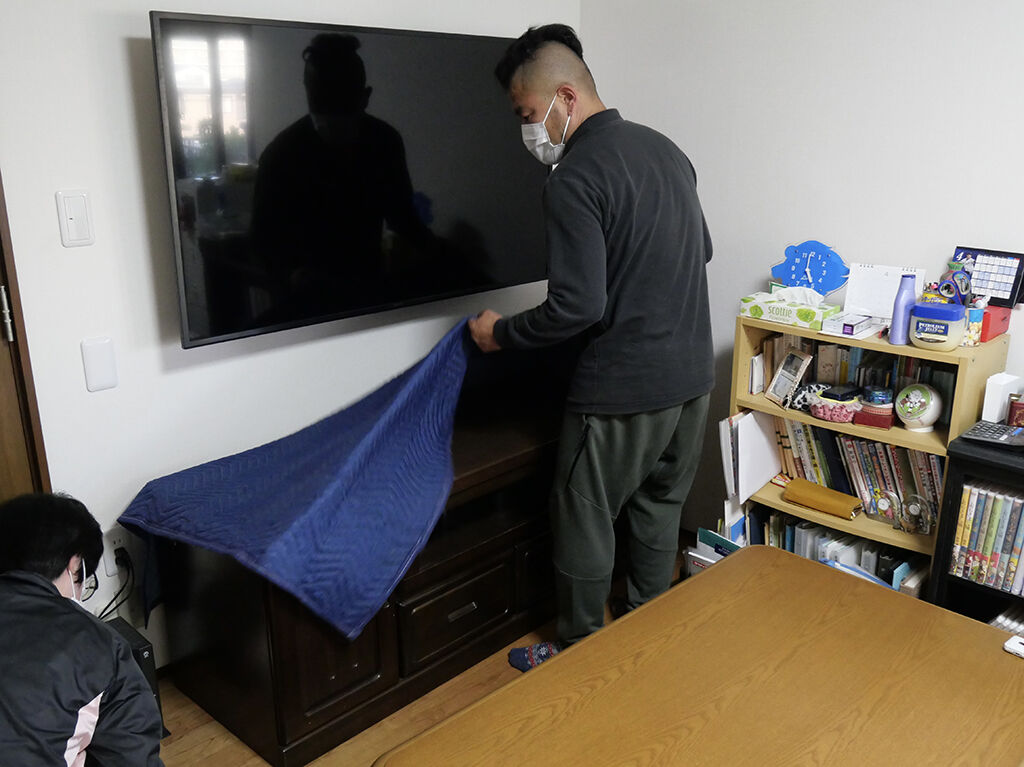 リメイク後のテレビ台をお客様の前でお披露目
