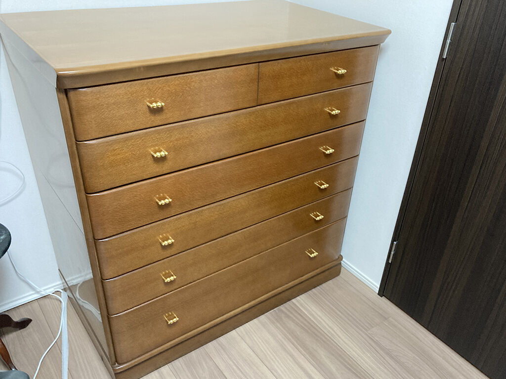 お客様のご自宅で家具を拝見しながらリメイクのお打ち合わせ