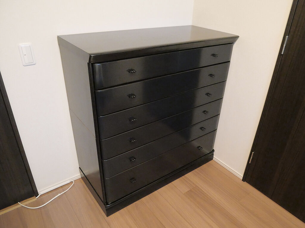 お客様のお部屋に雰囲気がぴったりとなったリメイク後の婚礼タンス