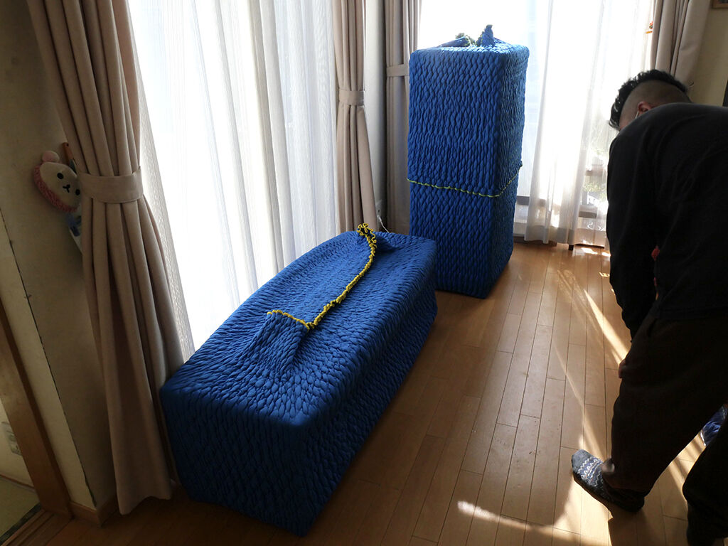 良いお天気の中、家具を納品