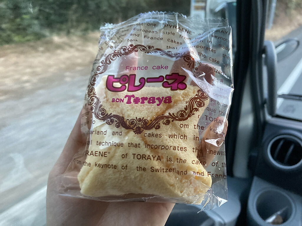 お客様からお土産に頂いた愛知県銘菓の「ピレーネ」