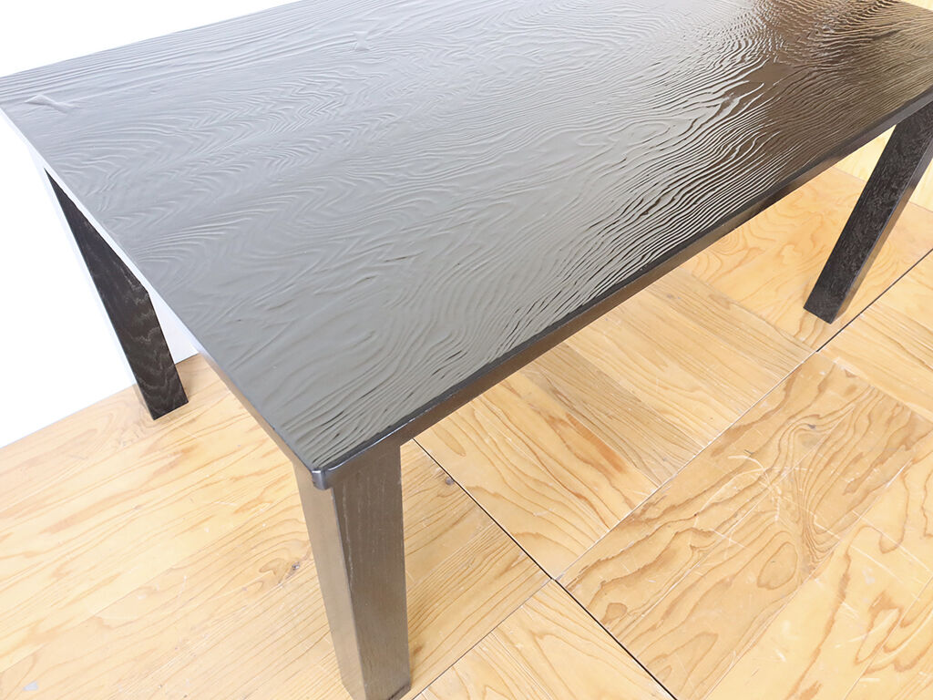 太めの脚を製作して取り付けたテーブル