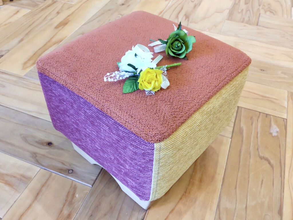 モンペスツールに花