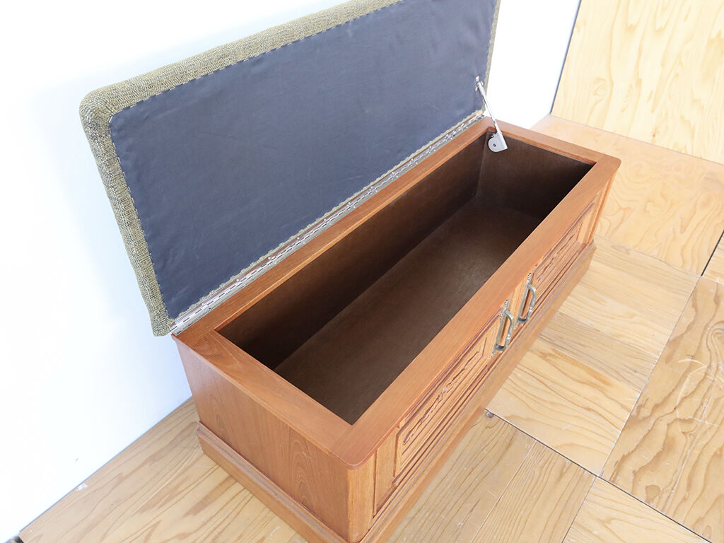 リメイクしたベンチの収納部分
