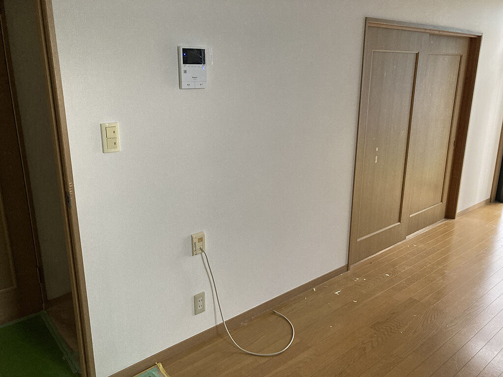 リメイクした家具を設置予定のお客様のご新居を採寸