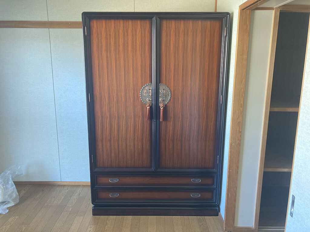 お客様のご旧居へ婚礼タンスのお引き取りに