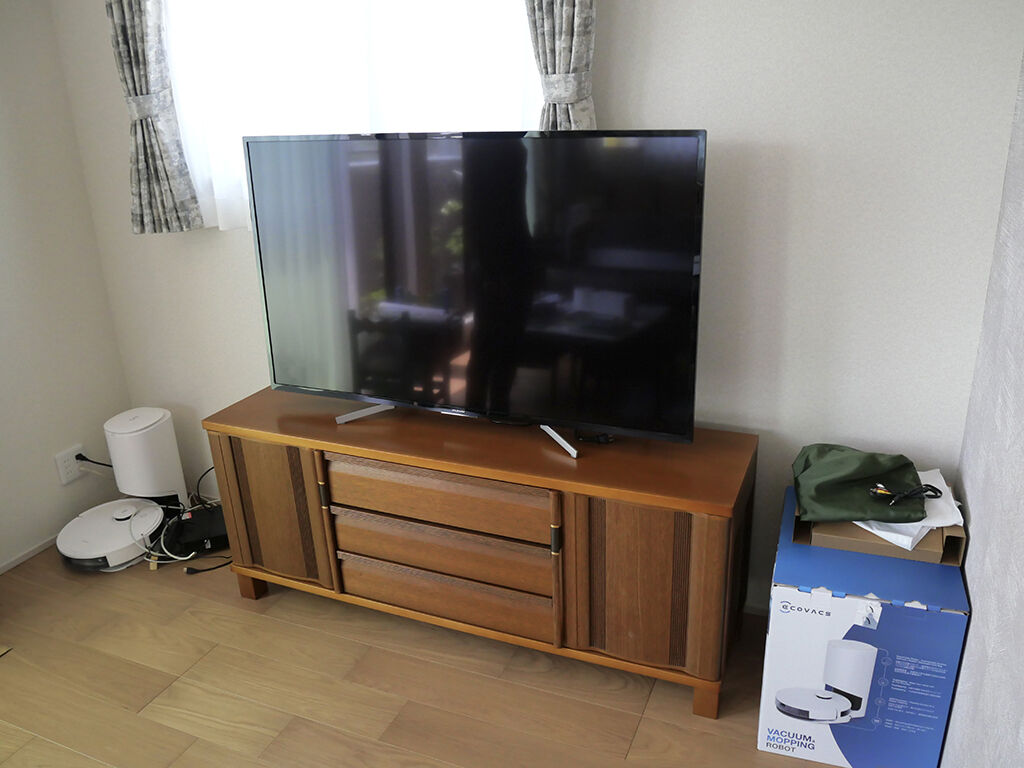 リメイクしたテレビ台に50インチのテレビを設置