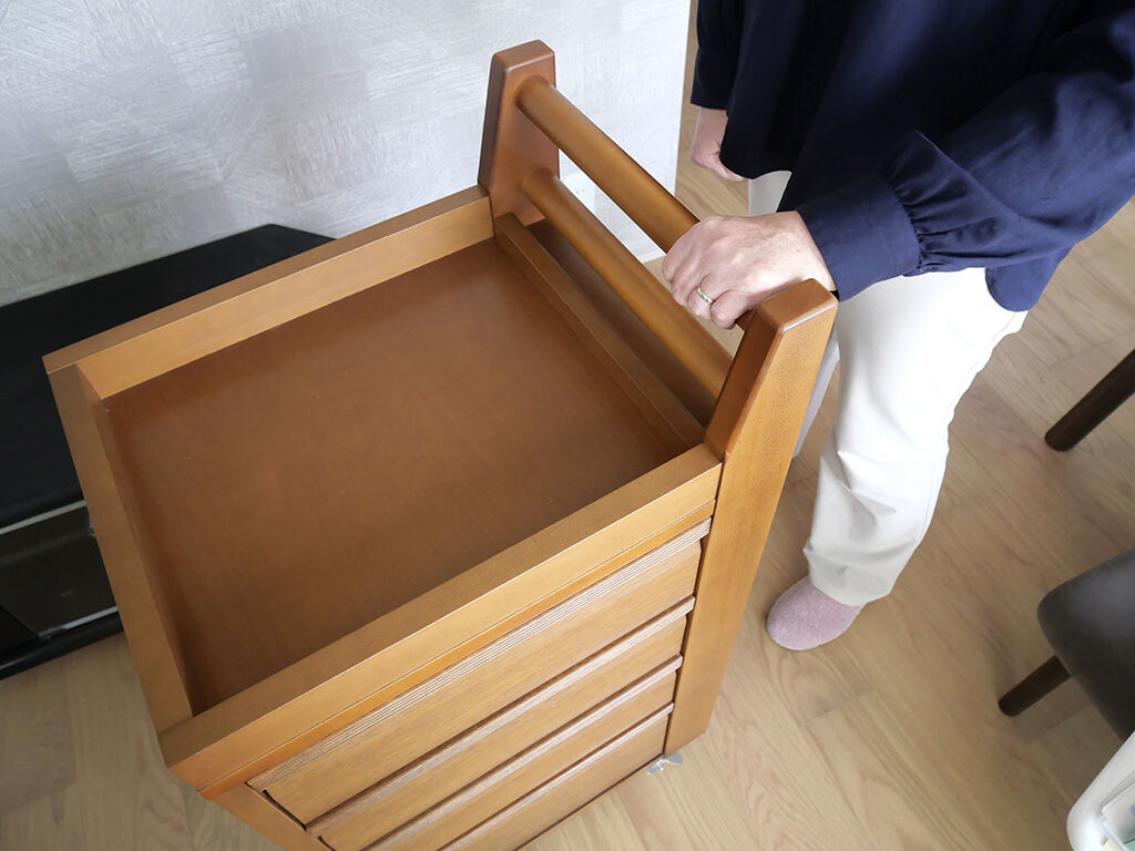 実際にお客様に動かしていただいた移動式ワゴン