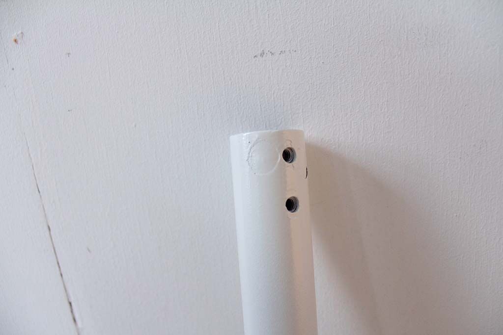 ネジ穴を開け直した脚
